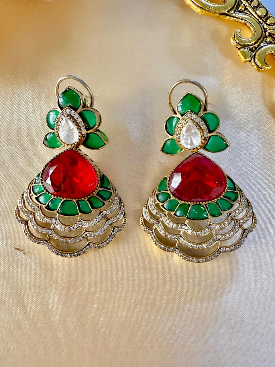 Gul Danglers - Green & Red