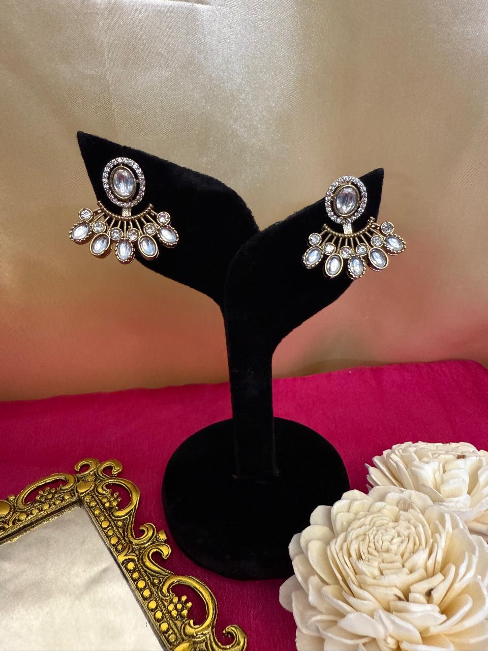 Chaand studs - White