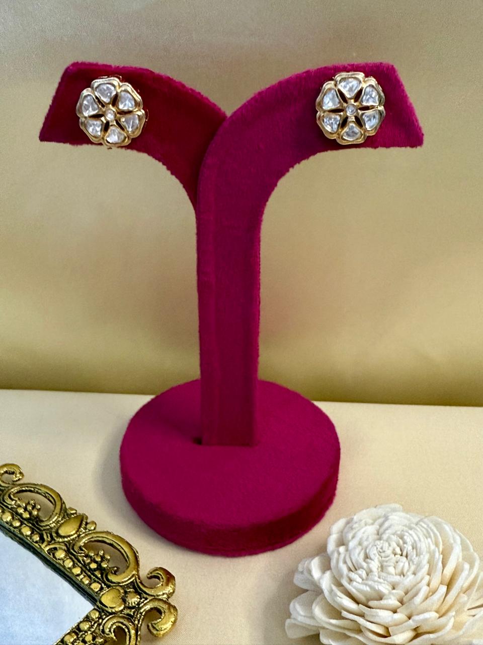 Inaaya stone studs - White