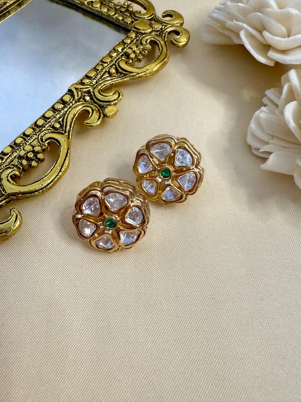 Inaaya stone studs - Green