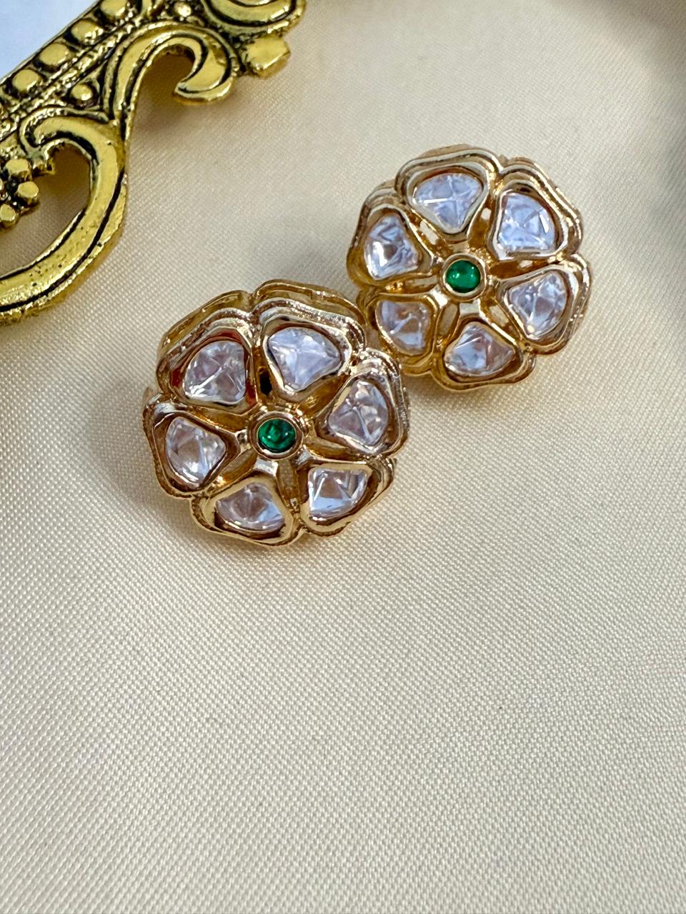 Inaaya stone studs - Green