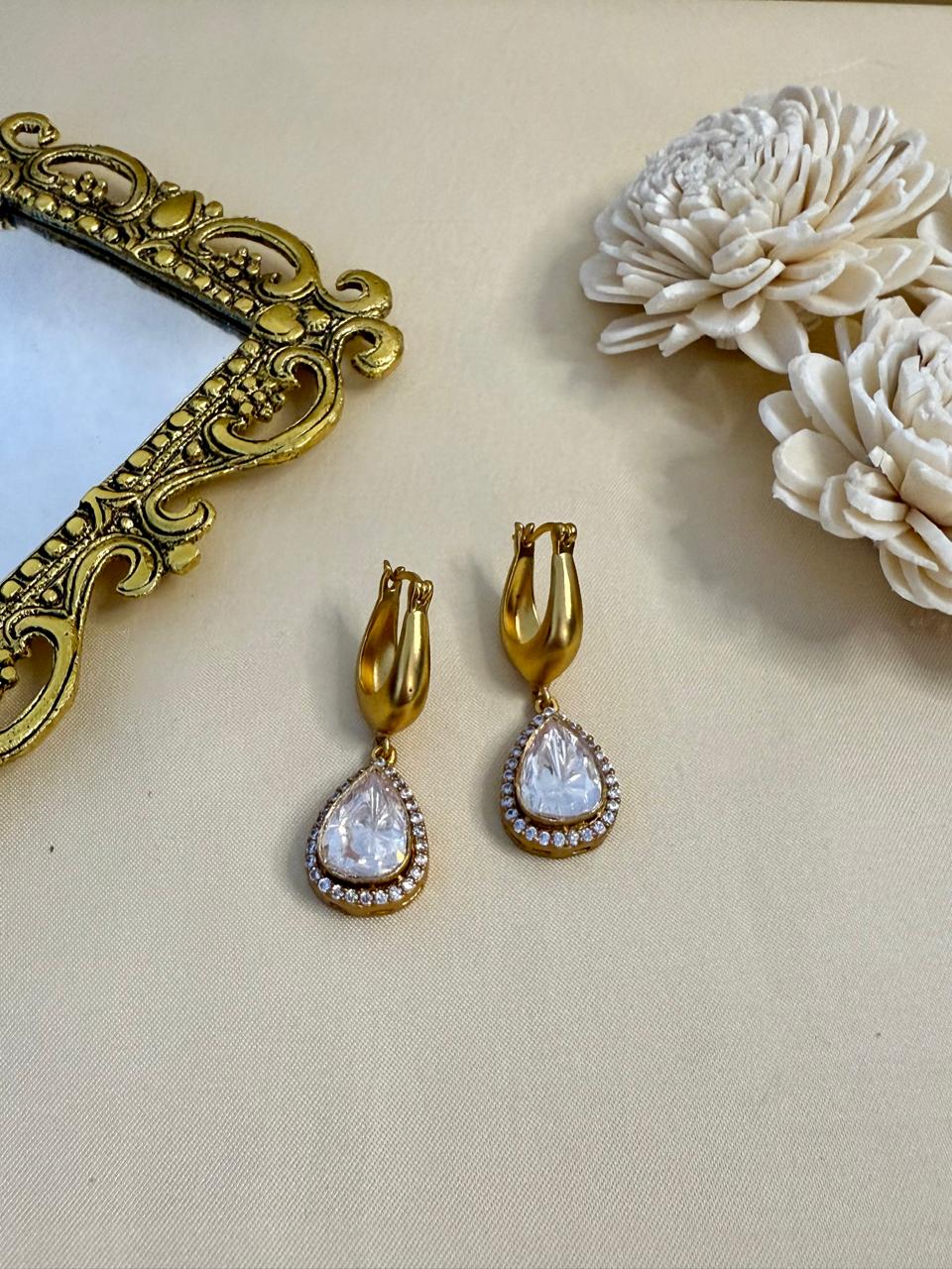 Mist drop danglers - White