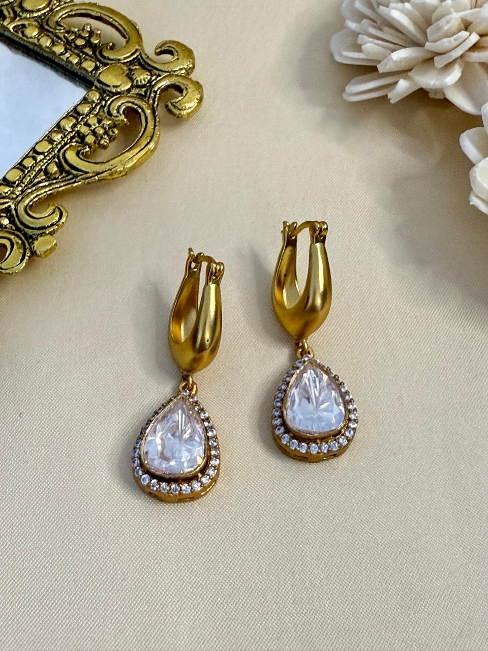 Mist drop danglers - White