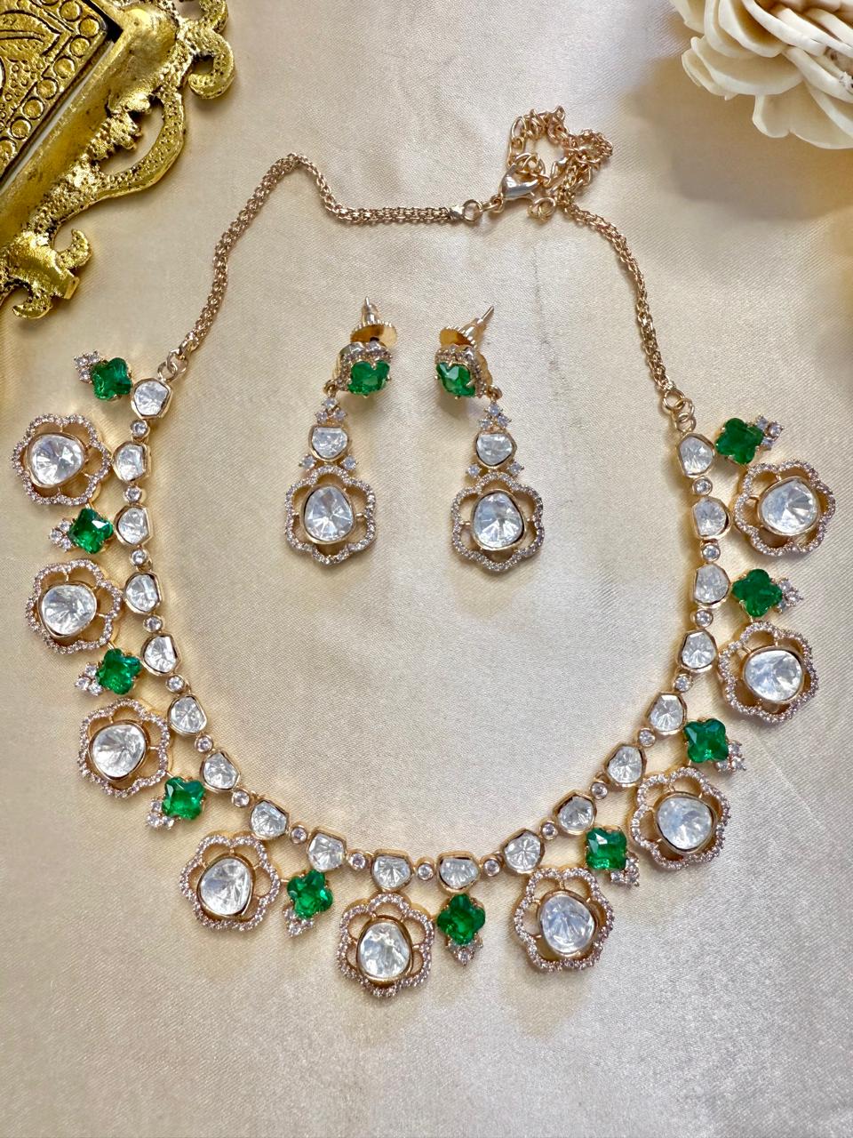 Charu flower necklace set - Green