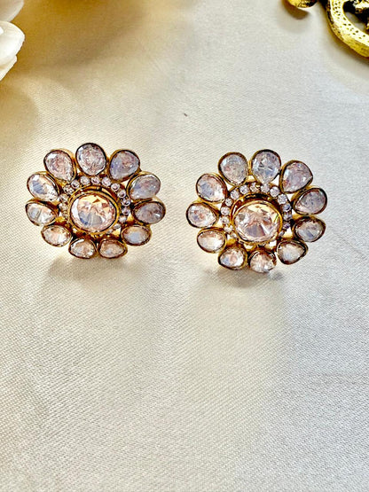 Vihana stone studs - White