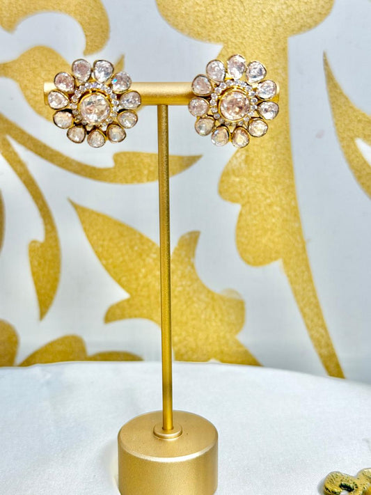 Vihana stone studs - White