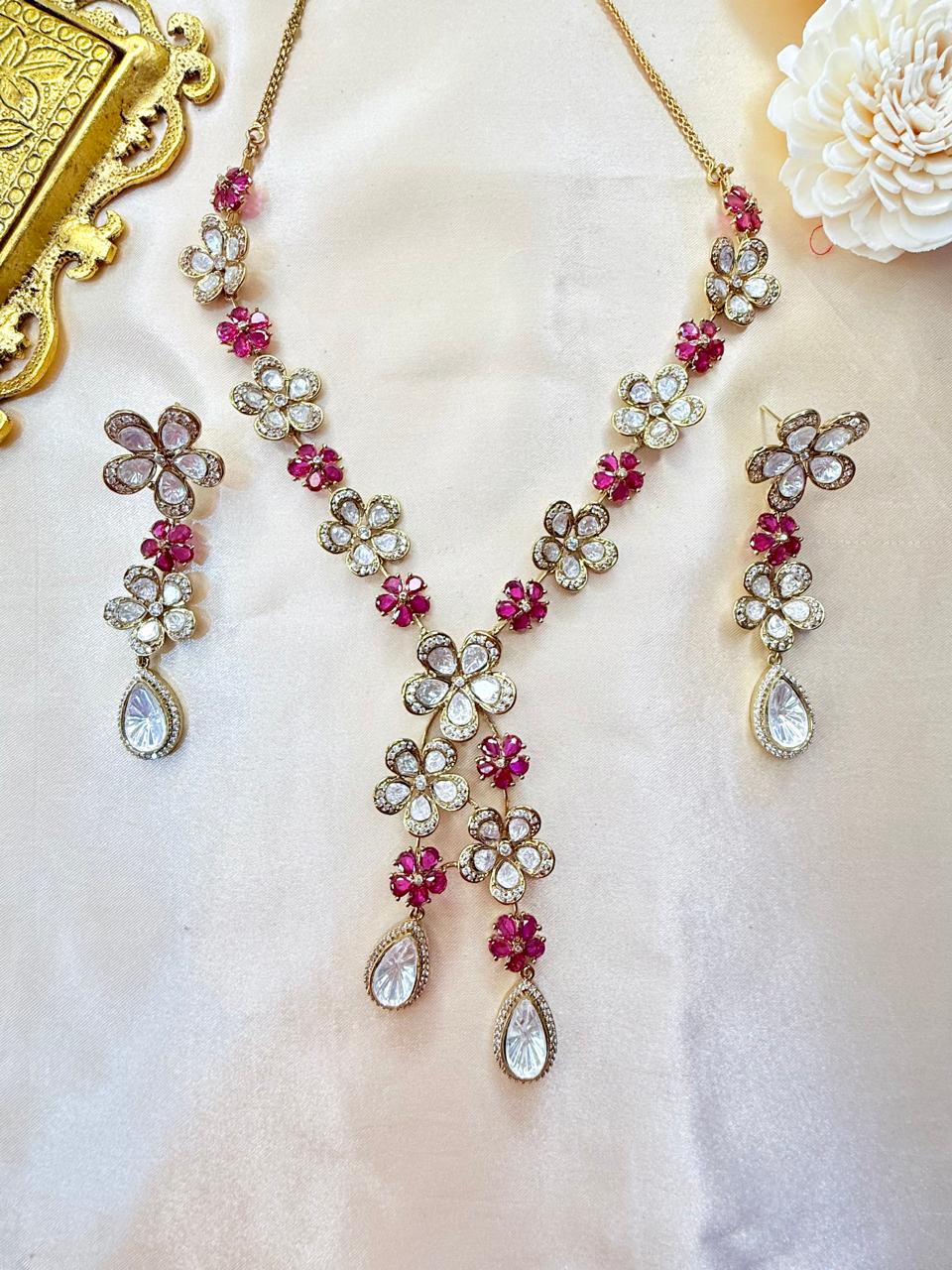Nora necklace set - Magenta
