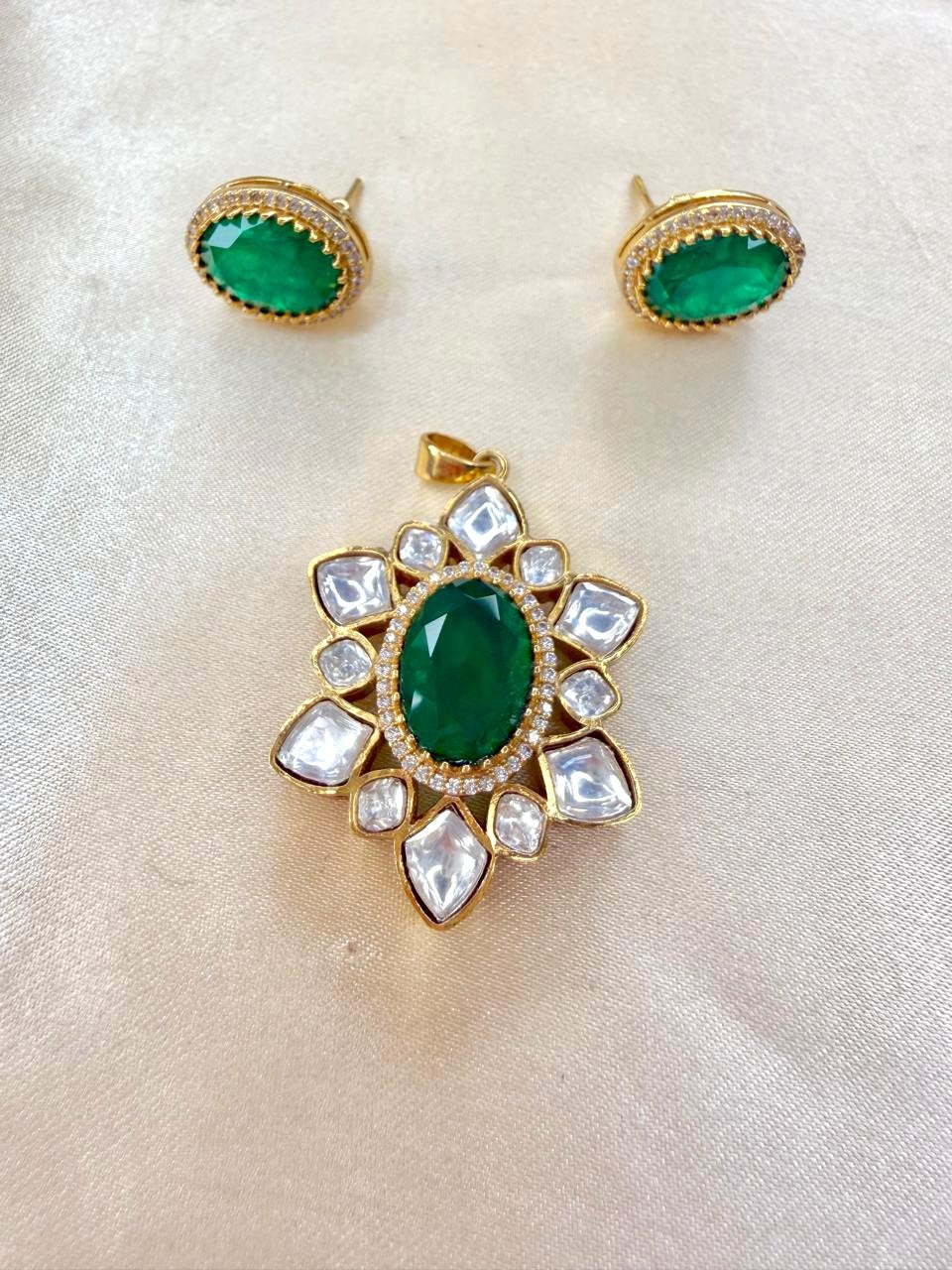 Pragya pendant set - Green