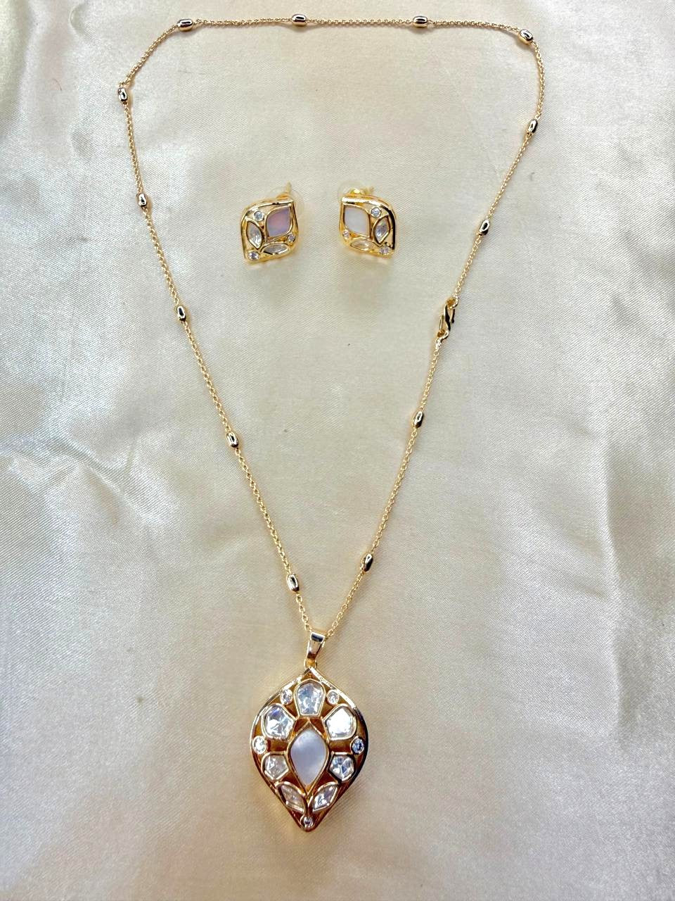 Snigdha pendant set - White